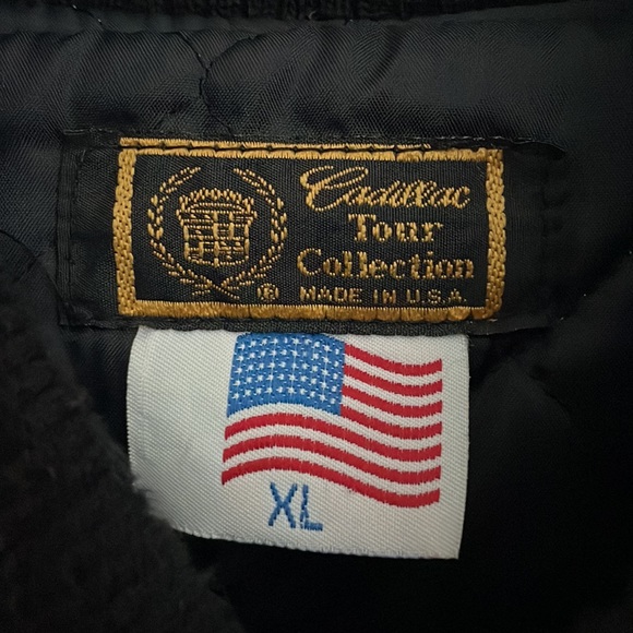 ❌SOLD❌ Vintage Cadillac Jacket⭐️ - Picture 6 of 15